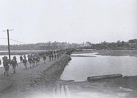 Soldiers of the 5th Cavalry advancing on P'yongyang